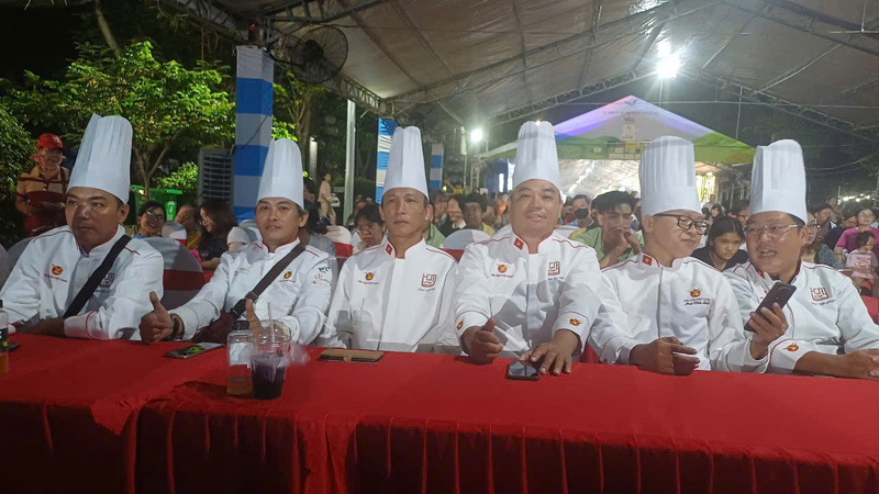 Hình ảnh hoạt động công ty Phúc Nguyên Khang - Dịch Vụ Nấu Tiệc Phúc Nguyên Khang - Công Ty TNHH Tư Vấn Thiết Kế Xây Dựng Trang Trí Nội Thất Nhà Mới